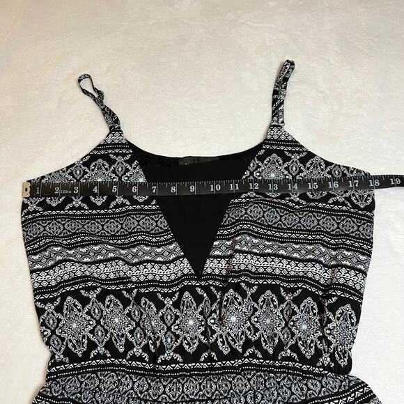 Romeo & Juliet Couture Sleeveless Boho Print Romper Size S Neutral Casual Summer - Picture 4 of 8